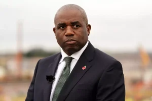 İngiltere Başbakan Yardımcısı Lammy’e göre, ülkesinin İran’ın füze üslerini vurması “hukuken yasal”