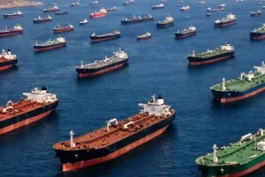 İran, Hürmüz Boğazı’nda 10 Petrol Tankerini Vurdu