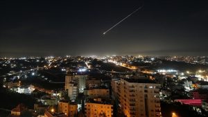 İran’da fabrikaya füze saldırısı: En az 15 ölü