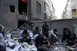 İran’da Sivil Yerleşimlere Saldırı: 80.000’den Fazla Hedef