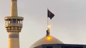 İran’da siyah bayrak göndere çekildi