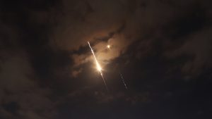 İran’dan atılan füzeler Tel Aviv’e düştü