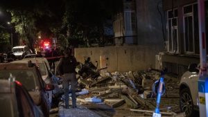 İran’ın misilleme saldırıları Tel Aviv’i yıkıma uğrattı: Çok sayıda İsrailli yaralandı