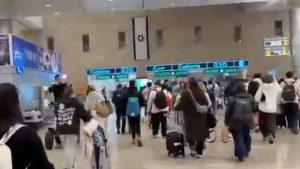 İran’ın misilleme saldırılarına sürerken İsrailliler havaalanlarına akın etti