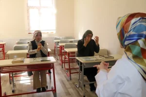İşitme Engelli Kadınlar Kur’an Öğreniyor