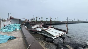 İskenderun’da Şiddetli Rüzgar Zarara Yol Açtı
