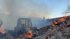 İskilip’te Yangın: 2 Ev ve Tarım Ekipmanları Yandı