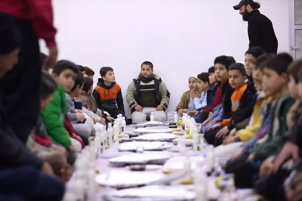 Isparta Belediyesi, Suriye’nin başkenti Şam’ın Türkmen mahallesinde iftar verdi