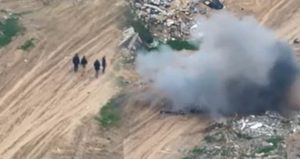 İsrail İHA’sı Han Yunus’ta dört kişiyi önce takip etti, sonra vurdu