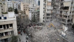 İsrail, Tahran’da komuta merkezleri ve silah üretim tesislerini vurduğunu ileri sürdü