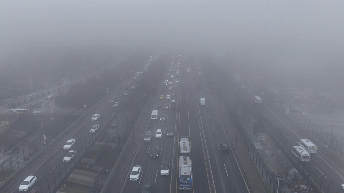 İstanbul Haliç’te etkili olan sis havadan görüntülendi