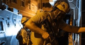 İstanbul ve Yalova’da zehir tacirlerine operasyon: 57 kilo 800 gram uyuşturucu ve 450 mermi ele geçirildi