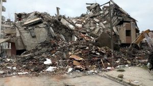 İstanbul’da 5 katlı bina yıkım sırasında çöktü