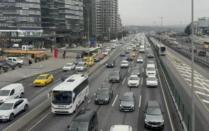 İstanbul’da bayram tatilinin ardından ilk iş gününde trafik yoğunluğu