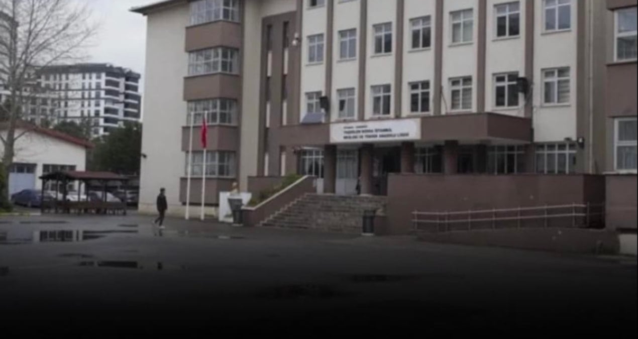 İstanbul’da bir lisede dehşet! Öğrencisinin bıçakladığı öğretmen kurtarılamadı