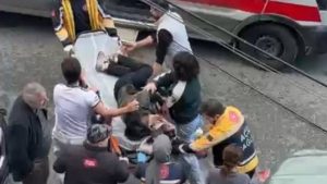 İstanbul’da boşanma aşamasındaki eşinin sevgilisine saldırdı