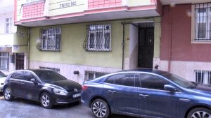 İstanbul’da eşine silahla saldıran şahıs polisleri görünce kendini vurdu