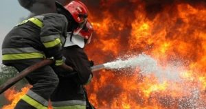 İstanbul’da iki gecekondu alevlere teslim oldu