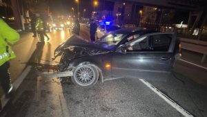 İstanbul’da kaza yaptı, aracını bırakıp kaçtı