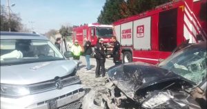 İstanbul’da kazada can pazarı: Araçta sıkışan sürücüyü itfaiye kurtardı