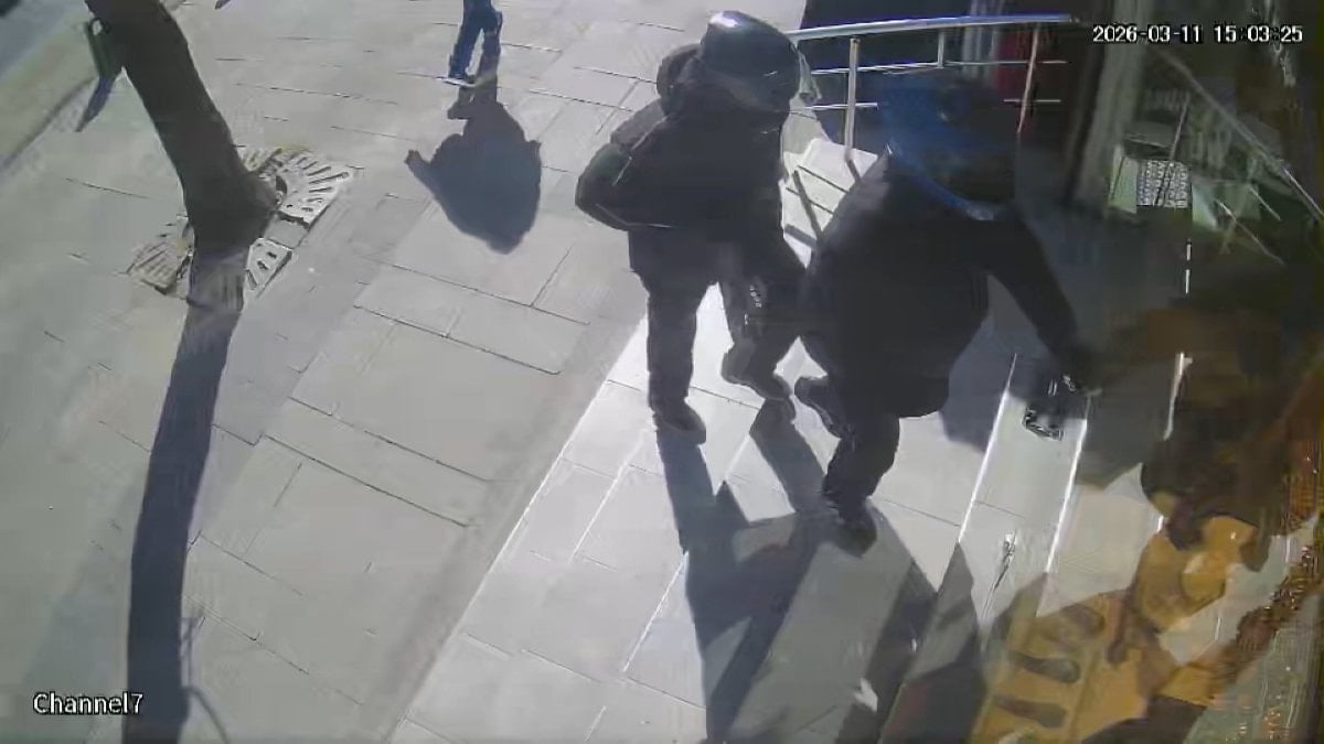 İstanbul’da kuyumcuya soygun girişimi kamerada