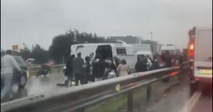 İstanbul’da servis midibüsü devrildi: Ölü ve yaralılar var