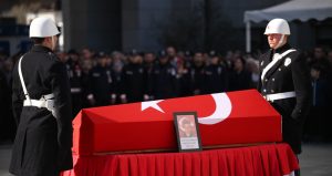 İstanbul’da trafik kazasında şehit olan polis memuru son yolculuğuna uğurlandı