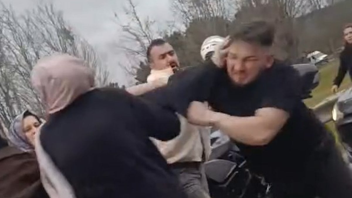 İstanbul’da trafikte yol verme kavgası kamerada