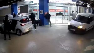 İstanbul’da uzun namlulu silahlarla yapılan milyonluk soygun kameraya yansıdı