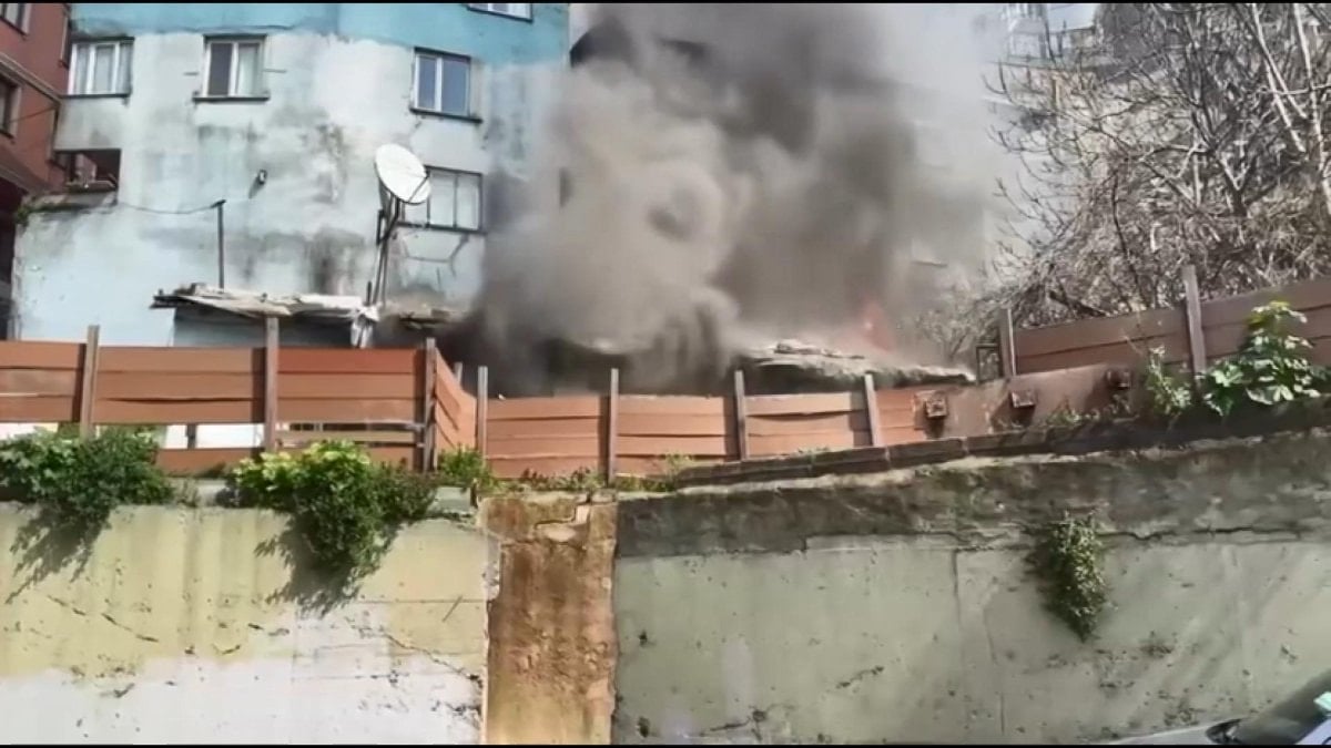 İstanbul’da yangından son anda kurtuldu: ‘Evim gitti’ diyerek ağladı