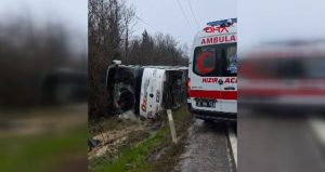 İstanbul’da yolcu otobüsü devrildi: Yaralılar var