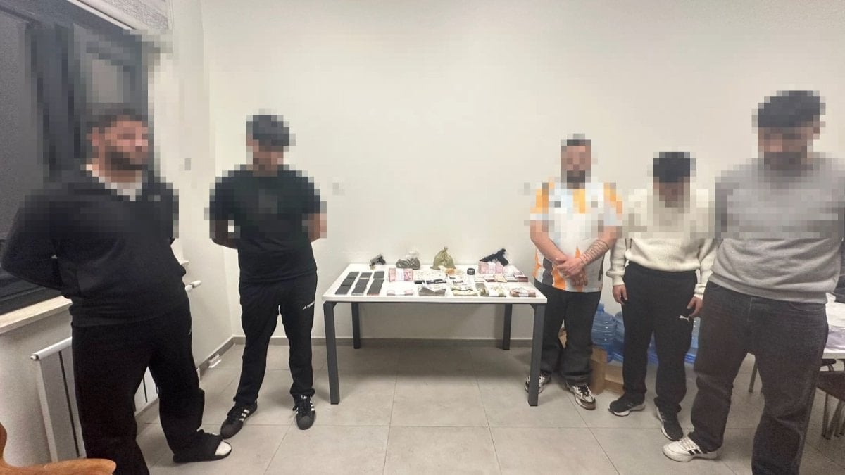 İstanbul’da ‘zula evine’ uyuşturucu operasyonu: 5 gözaltı