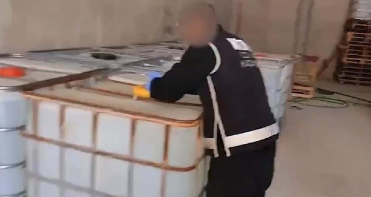 İzmir merkezli kaçak alkol operasyonu! 40 tonluk dev vurgun