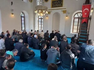 İzmir’de restore edilen 132 yıllık Asmalı Mescit ibadete açıldı