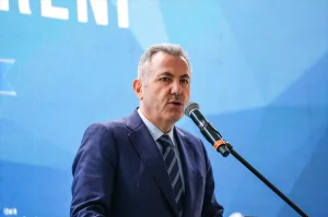 İzmir’de yapımı tamamlanan 20 okulun açılışı gerçekleştirildi