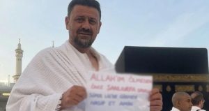 Kabe’yi ziyaret eden eski sporcu bakın ne dua etti