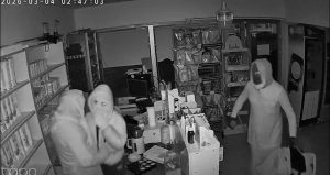 Kadın kıyafetli hırsızlar, 600 saatlik kamera kaydı incelenerek yakalandı