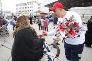 Kadınlar Günü’nde Aksaray’dan Gül ve Karanfil