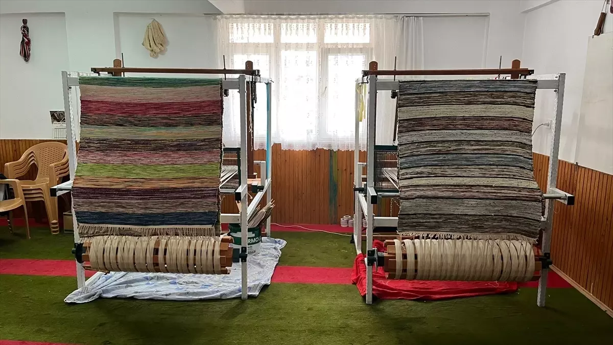 Kadınlar Kilim Üreterek Ekonomilerini Güçlendiriyor