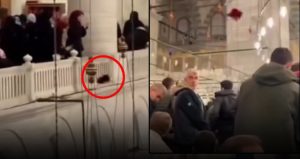 Kadir gecesi Fatih Camii’nde ilginç protesto! Kadınlar, erkeklerin kafasına başörtüsü attı