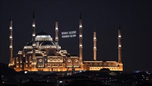 Kadir Gecesi pazartesi günü dualarla idrak edilecek