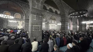 Kadir Gecesi’nde Doğu Anadolu Camilerinde İkram ve Dua Programları Düzenlendi