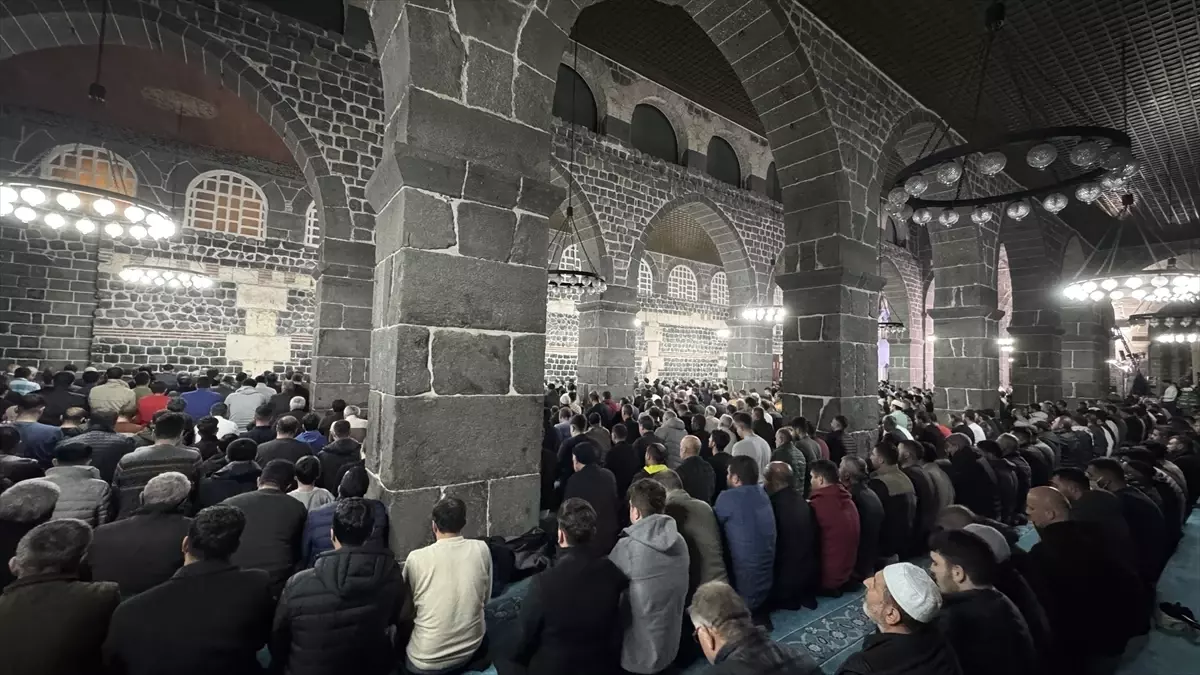 Kadir Gecesi’nde Doğu Anadolu Camilerinde İkram ve Dua Programları Düzenlendi