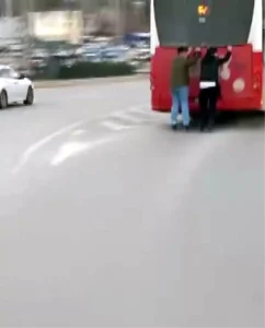 Kahramanmaraş’ta Tehlikeli Paten Yolculuğu