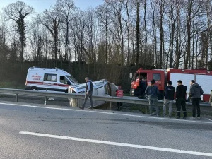 Karasu’da Hafif Ticari Araç Devrildi