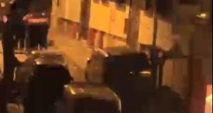 Karısını odaya kilitleyip ateş açtı: Polisi görünce intihar etti