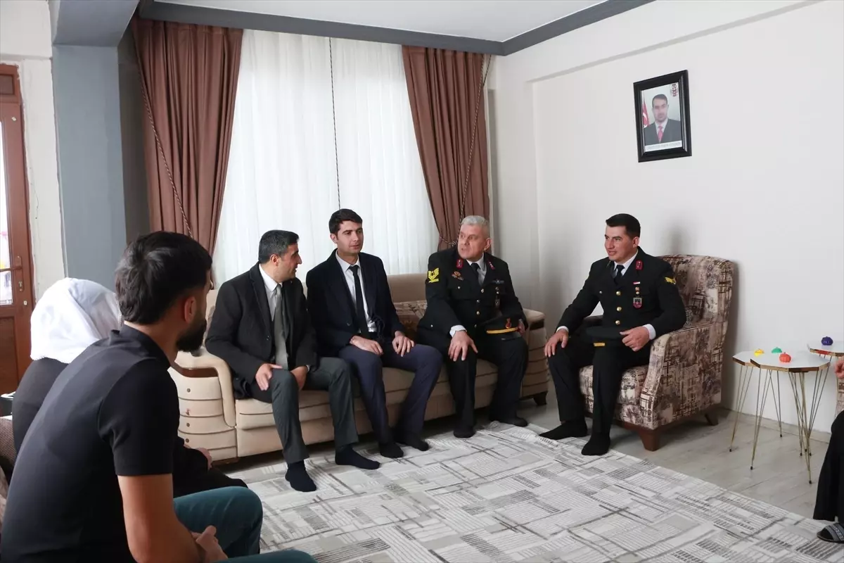 Karlıova’da 18 Mart Şehitleri Anma Günü ve Çanakkale Deniz Zaferi dolayısıyla tören yapıldı