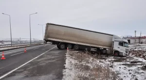 Kars-Ardahan Yolunda Buzlanma Kazaya Neden Oldu