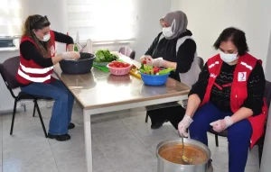 Kars’ta Gönüllü Kadınlardan İftar Yardımı