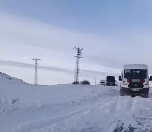Kars’ta Kar Yağışı Ulaşımı Durma Noktasına Getirdi